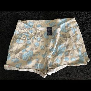 Floral shorts. Blue & tan